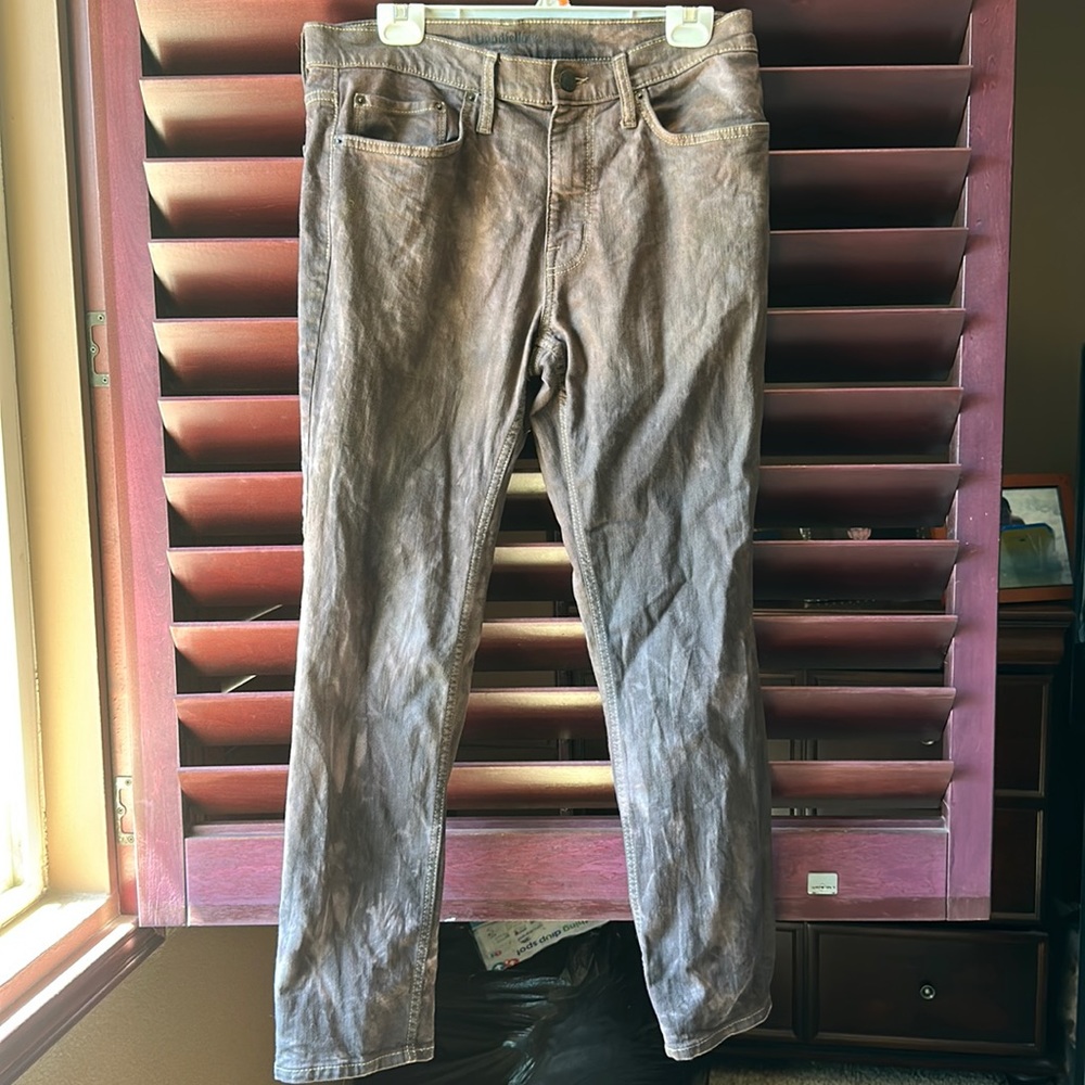 EUC brown tie dyed Goodfellow men’s jeans.